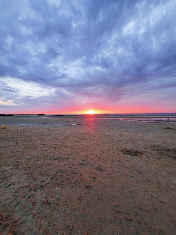 Studio Jeannette Avec Balcon Et Juste A 130 Metres Plage ! Plein Centre ! Wifi - Draps Serviettes Inclus ! Trouville-sur-Mer Exterior foto